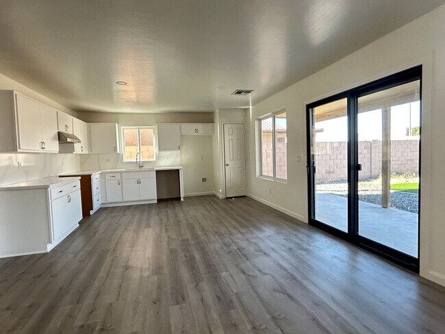 Photo - Stunning 4 Bedroom Remodel in Harbor Shores