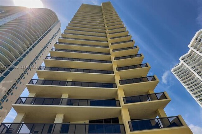 Building Photo - 16275 Collins Ave Unit 16275 Collins Av appt 2303
