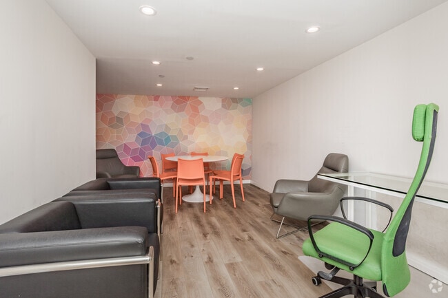 Study Room - Midvale Court Apartments Westwood