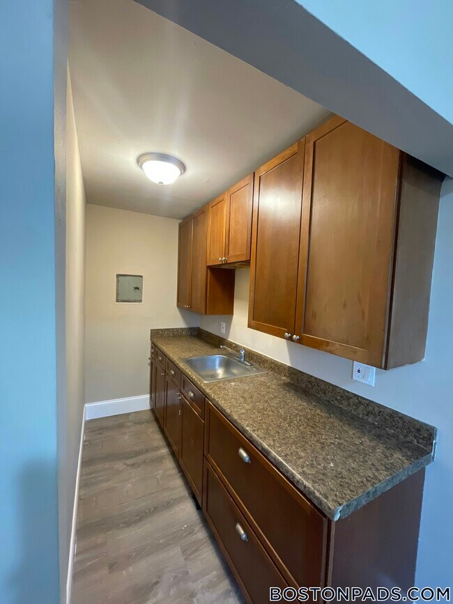 Building Photo - 99 South St Rental