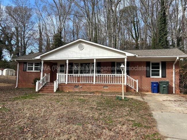 Building Photo - 1313 Oakdale Dr