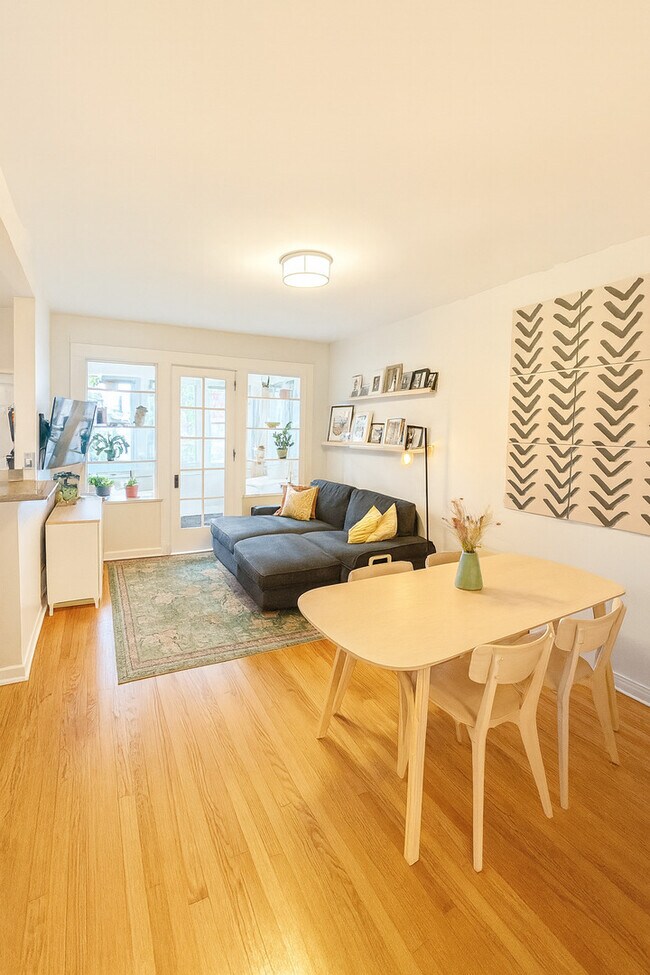 Photo - 1340 W Byron St Unit 01