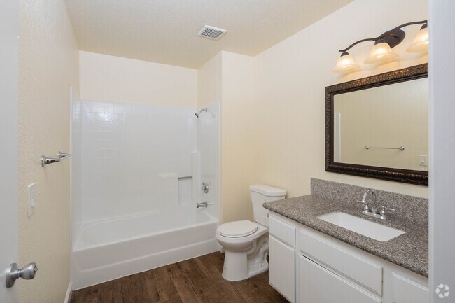 2 BR, 2 BA - 1000SF
