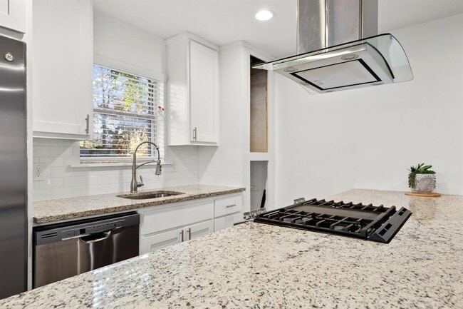 Photo - 301 E 33rd St Unidad 2