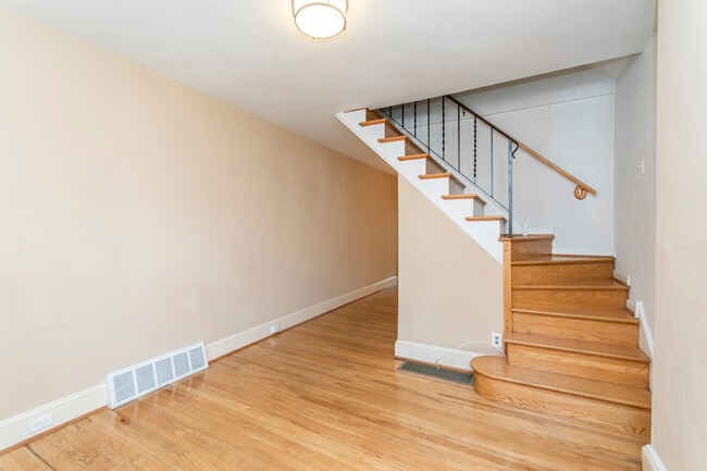 Photo - 527 S Lecount St