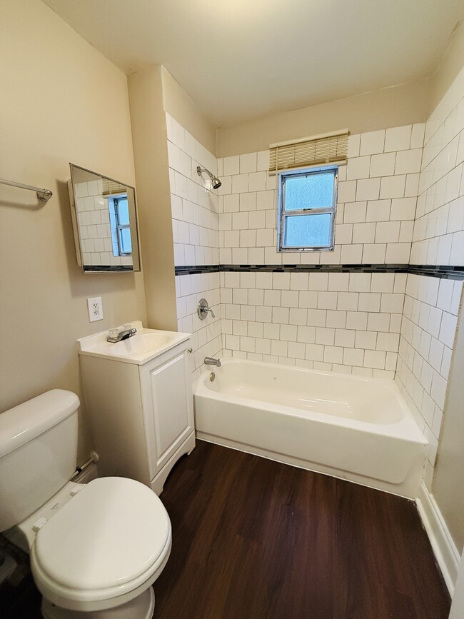 Photo - 752 Ashford St