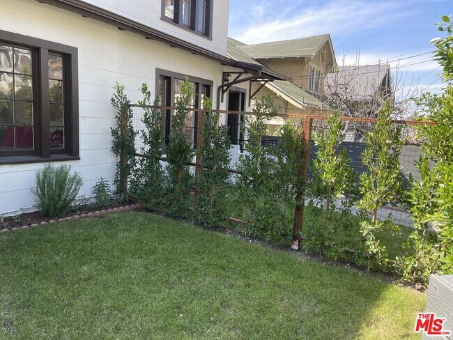 Photo - 1448 Calumet Ave