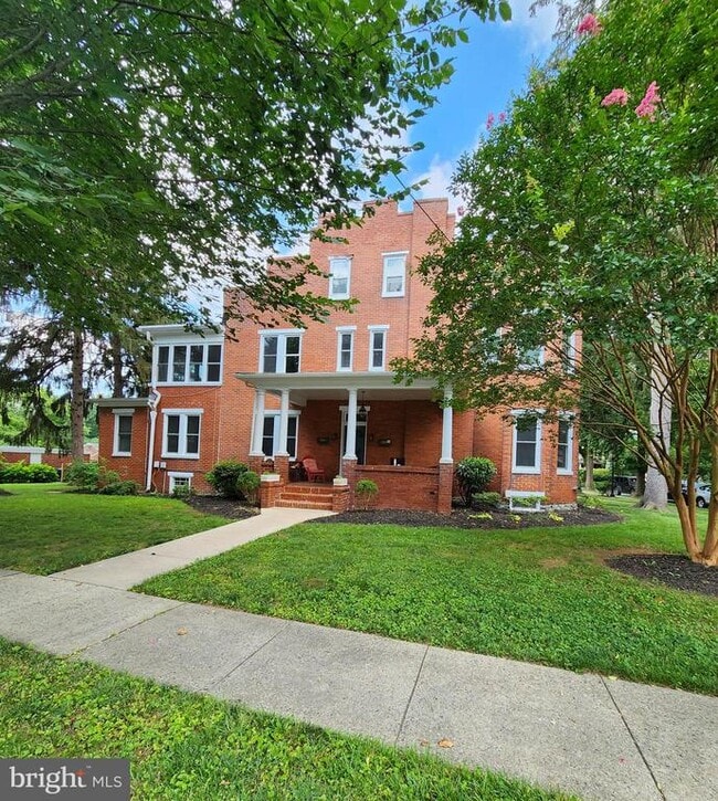 Building Photo - 323 N College Pkwy Unit 2 Rental