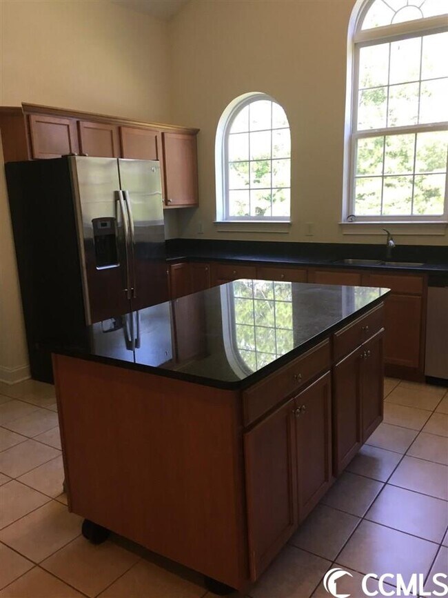 Photo - 140 Villa Grande St