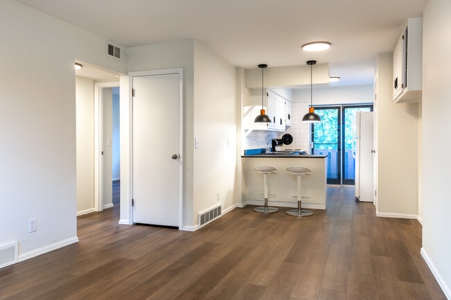 Building Photo - 7951 Royal Arms Ct Unit #3 Rental