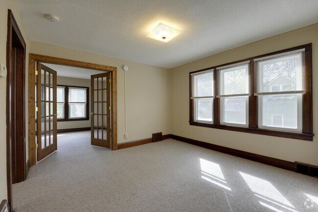 Building Photo - 707 Orange Ave E Unit 2 Rental