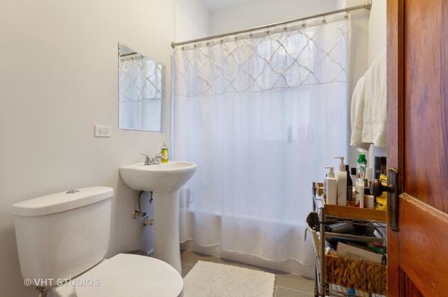 Baño - 2058 W Hutchinson St Unidad 2