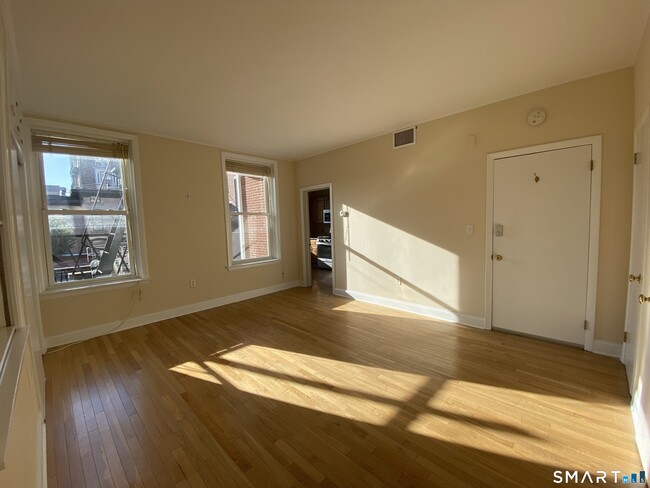 Building Photo - 268 College St Unit 2R