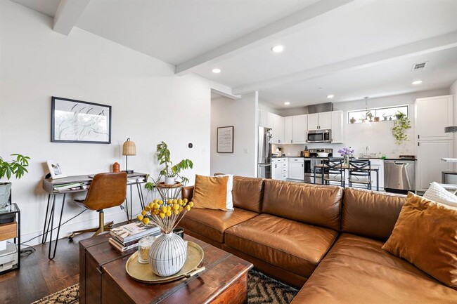 Building Photo - 4704 Sunset Trail Unit 1101