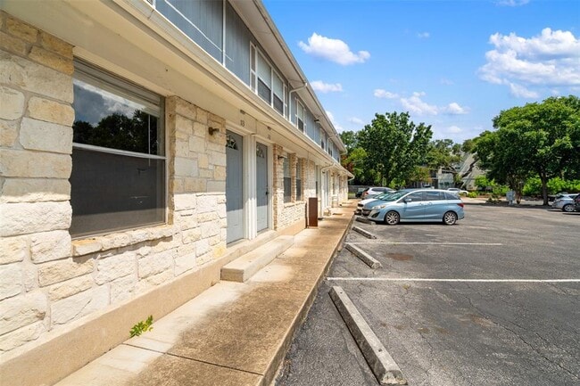 Building Photo - 2005 Glen Allen St Unit 110