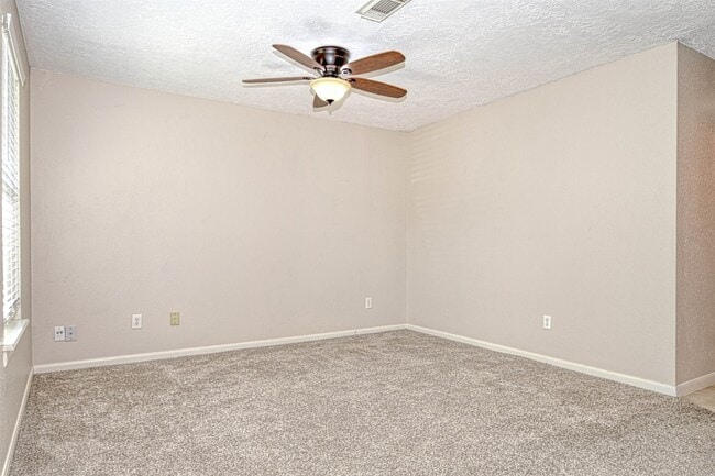 Building Photo - 518 Moore St