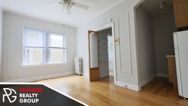Building Photo - 2827 N Burling St Unit 202