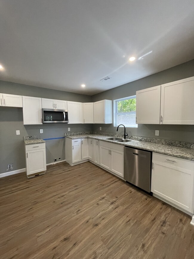 Photo - 2110 Allin St