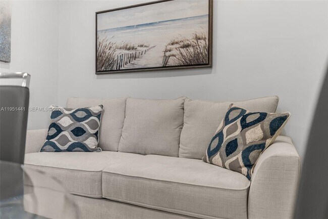 Photo - 1430 NE 11th St