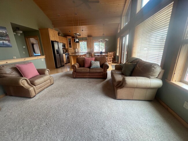 Truckee long term rental, furnished, above... - Truckee long term rental, furnished, above...