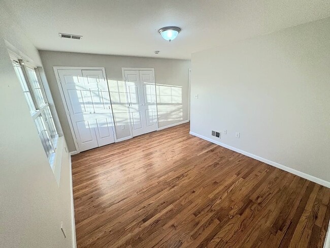 Photo - 305 S 6th St