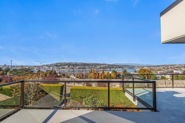 Photo - Luxury Air-Conditioned North Capitol Hill ...