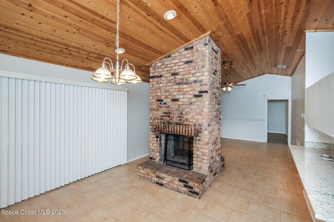 Photo - 524 Commodore Ave NW