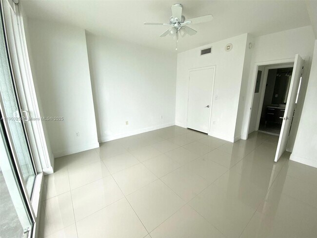 Photo - 244 Biscayne Blvd Unidad 1605