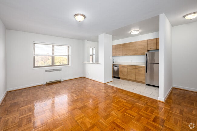 2BR, 1BA - 573SF - Living Room - Macomb Gardens