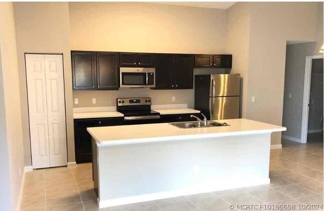 Photo - 1643 SW Edinburgh Dr