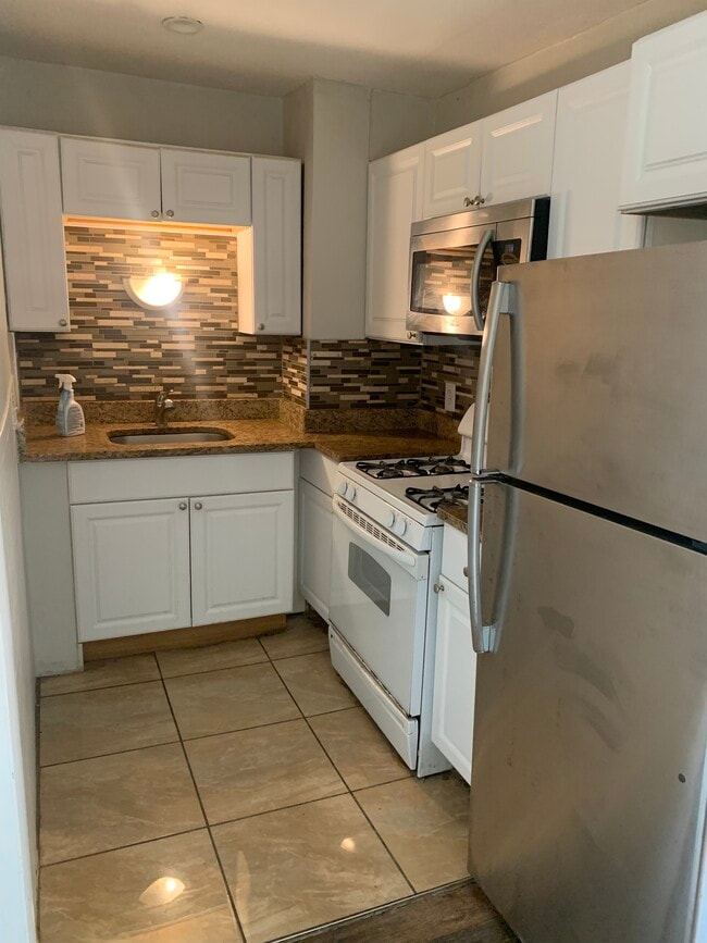 Building Photo - 10 4th Street Pl Unit 1
