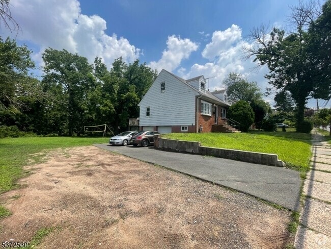 Building Photo - 1065 Sayre Rd S Rental