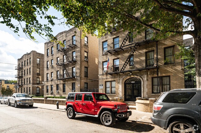 Photo - 8622-86-30 98th St