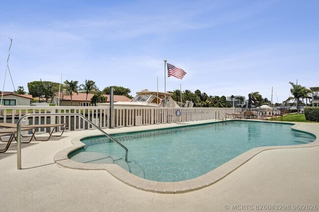 2866 NE 30th St Unit 4
