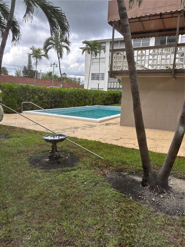 Building Photo - 211 NE 8th Ave Unit 103