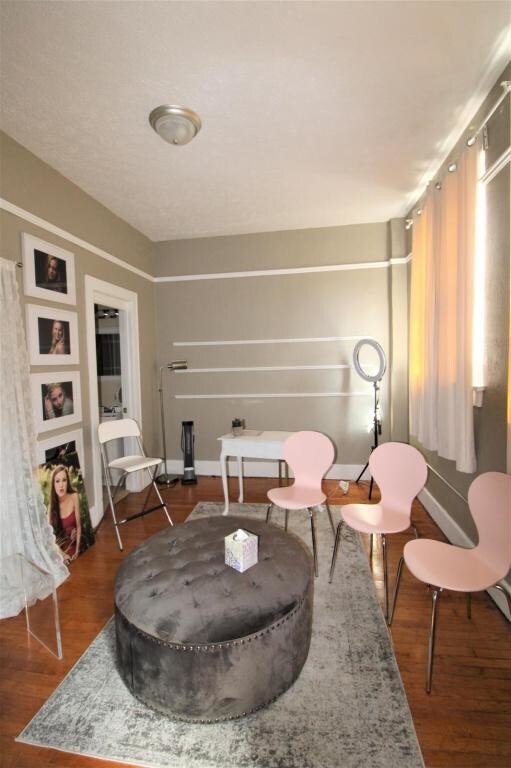 Photo - 107 W Sycamore St