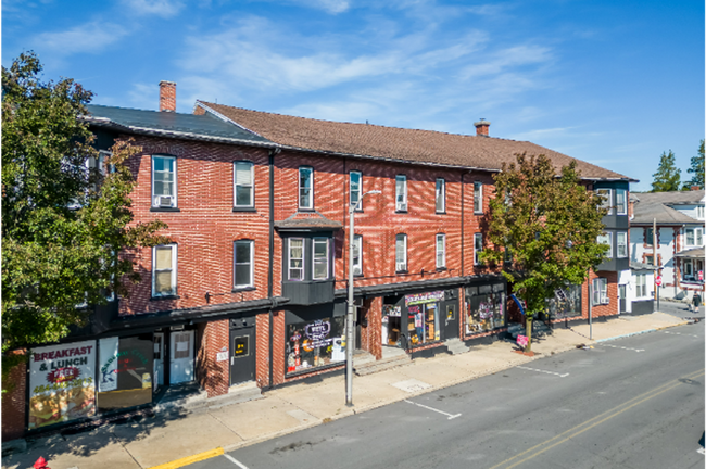 Building Photo - Kutztown Crashpads- Affordable Student Housing Available Now & 2026-2027 School Year Unit Apartment 301 - A
