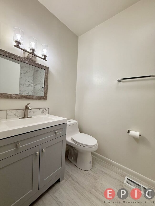 Photo - 4608 Russell St Unit 4608