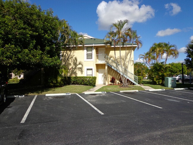 Building Photo - Cozy 2/1 Home in Sunrise!