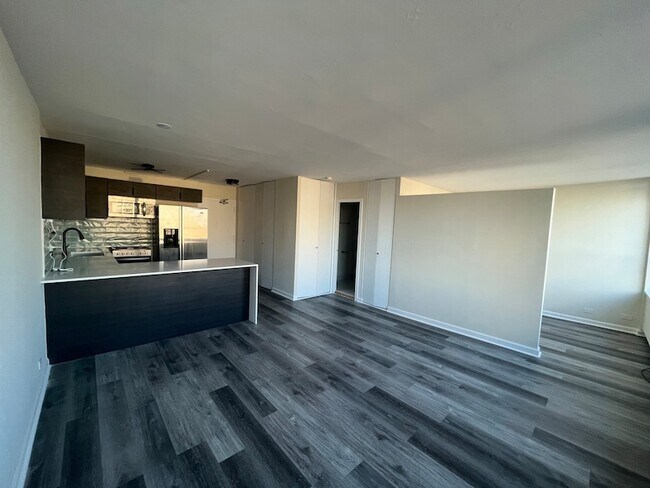 Photo - 1360 N Sandburg Terrace Unit 2004C