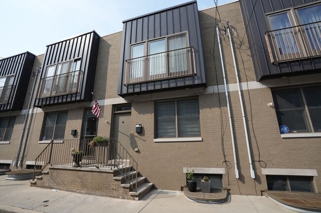 Building Photo - 341 Cantrell St