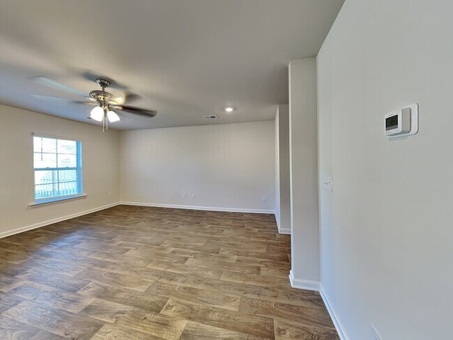 Photo - 922 Citation St