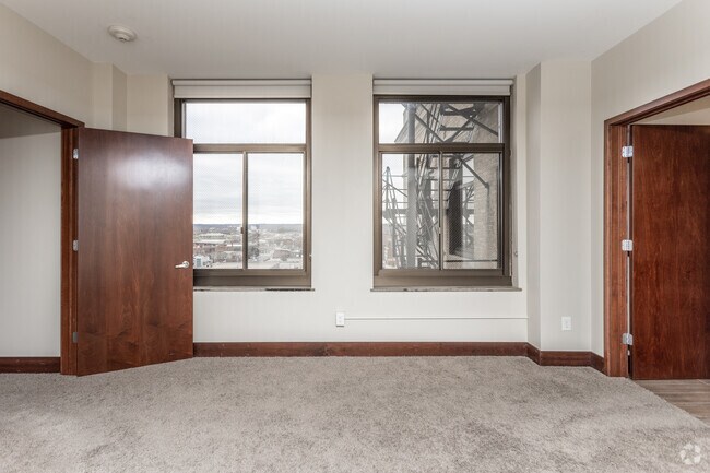 2BR, 2BA - 1,000-1,400 SF