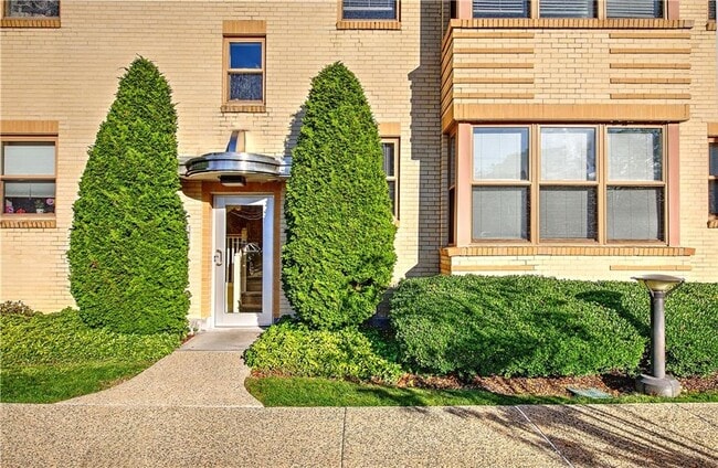 Photo - 1180 Narragansett Blvd Unit E2