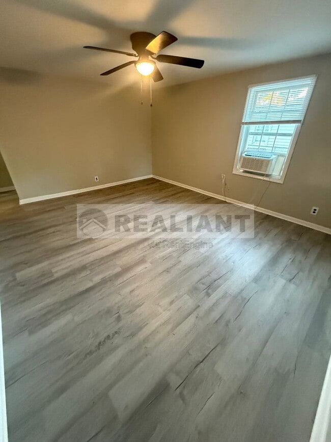 100 Meadow Ln