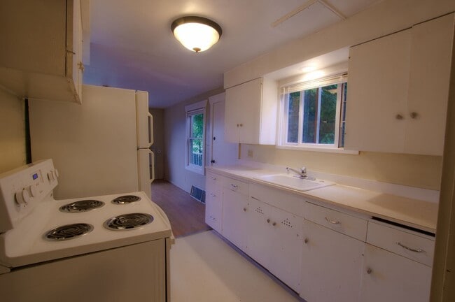 Photo - 2 & 4 Bedroom Apartments with Classic Charm & Bay View Unit #C