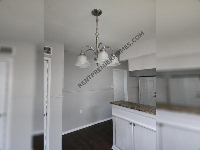 Photo - 2413 Hillview Dr