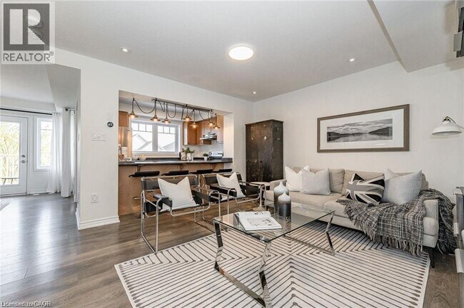 Photo - 8 Stratus St