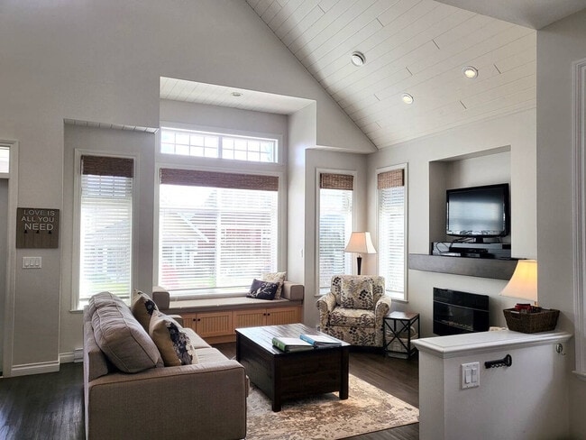 Building Photo - 2501 Radio Tower Rd Unit SI ID1521993P