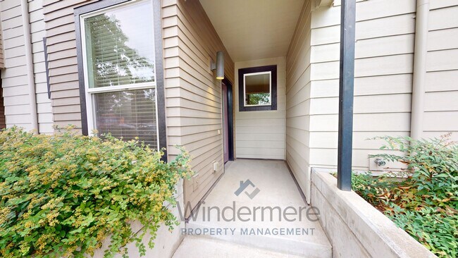 Photo - 261 W Sumach St